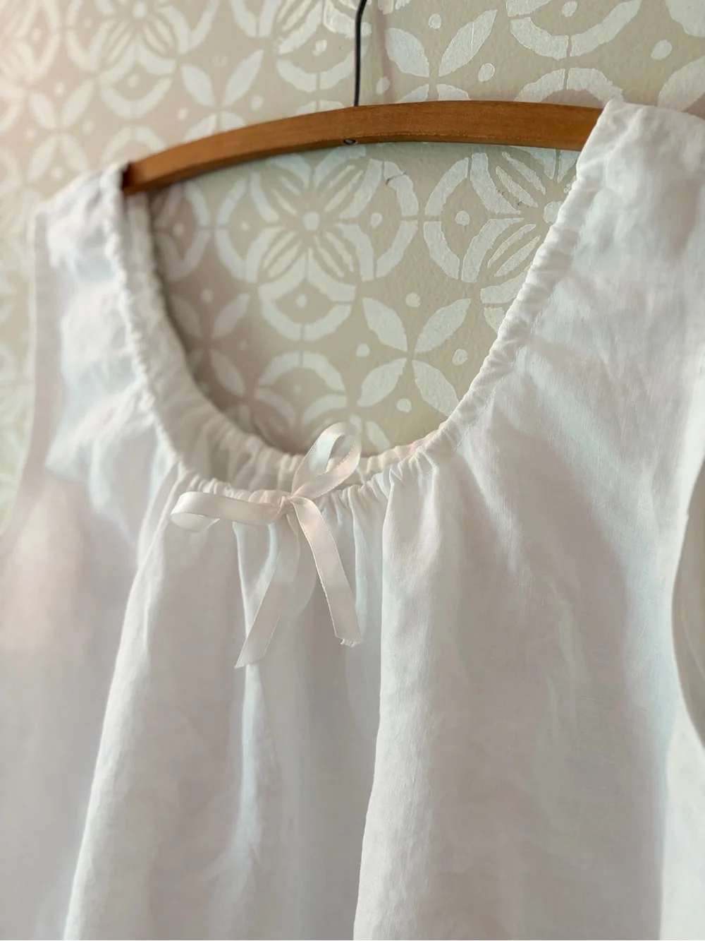 Women's White Sleeveless Scoop Neck Tank - Picture 2 of 4